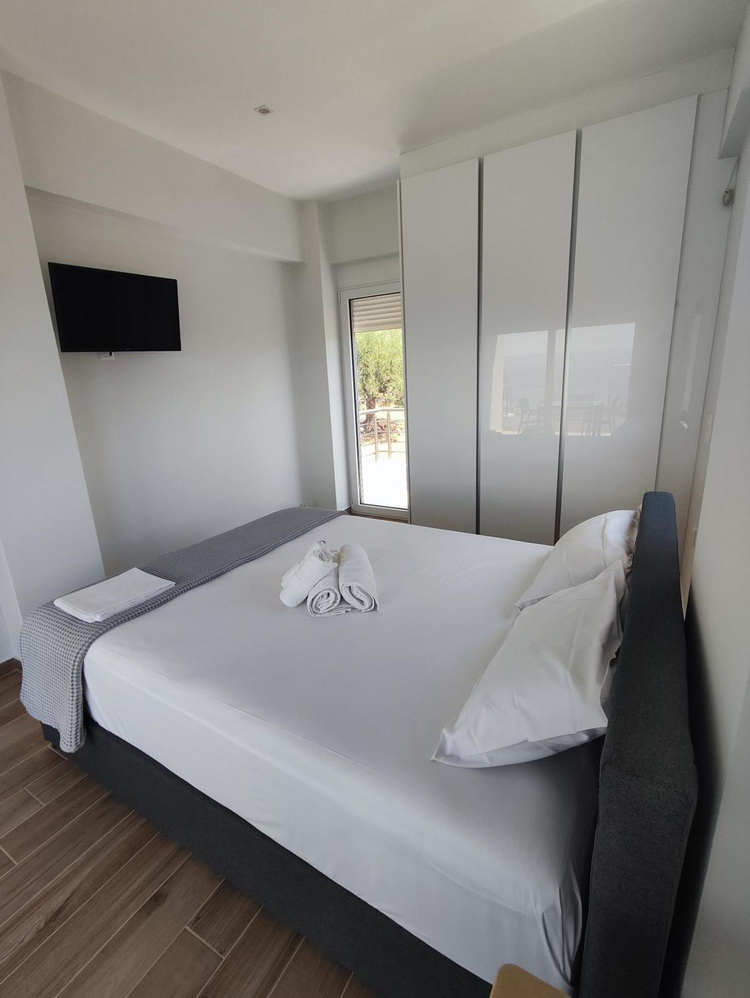Evilenia Luxury Apartments Kalamata Exteriör bild